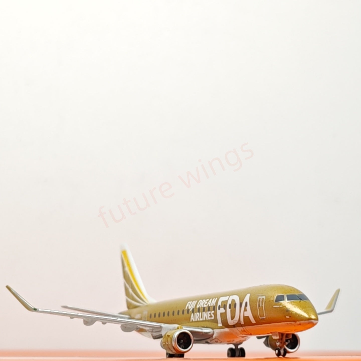1:400 JC Wings EW4175004 Fuji FDA ERJ-175STD JA09FJ Aircraft Model+Free Tractor
