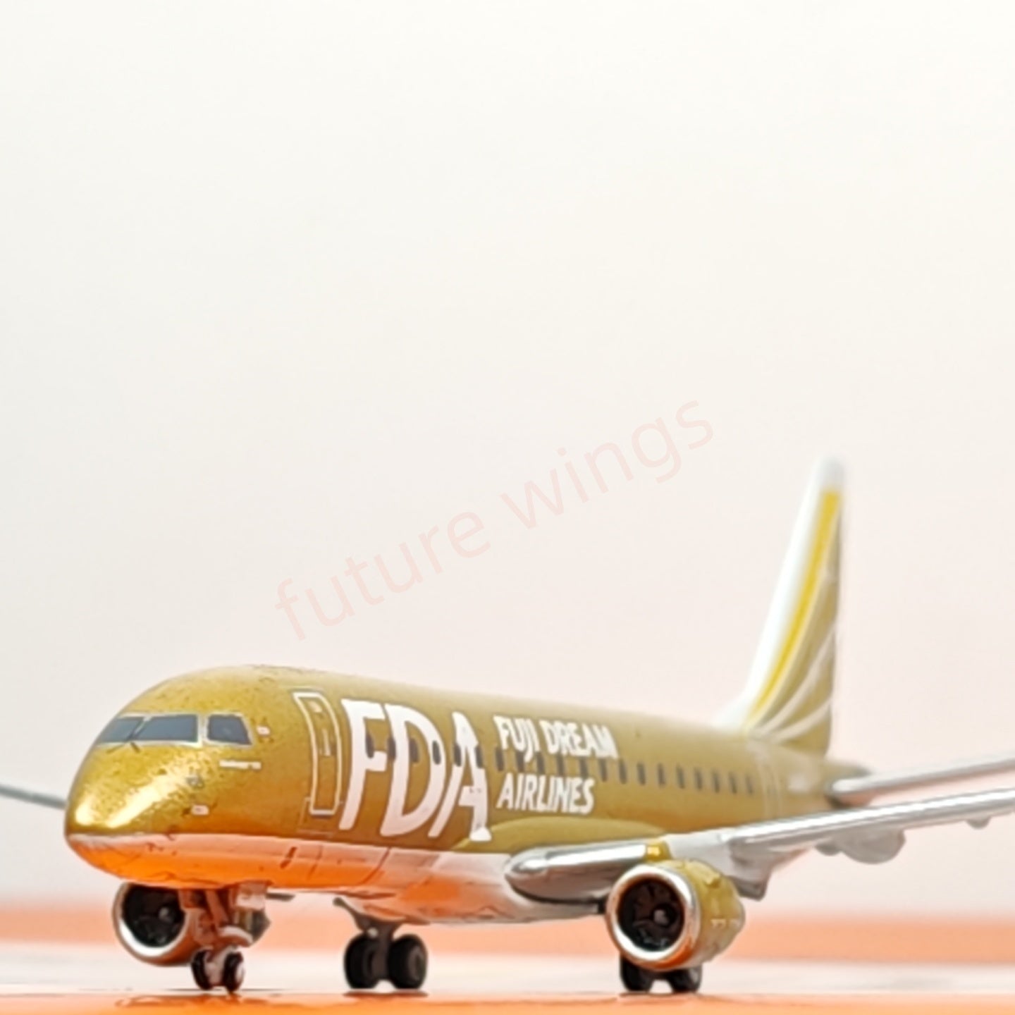 1:400 JC Wings EW4175004 Fuji FDA ERJ-175STD JA09FJ Aircraft Model+Free Tractor