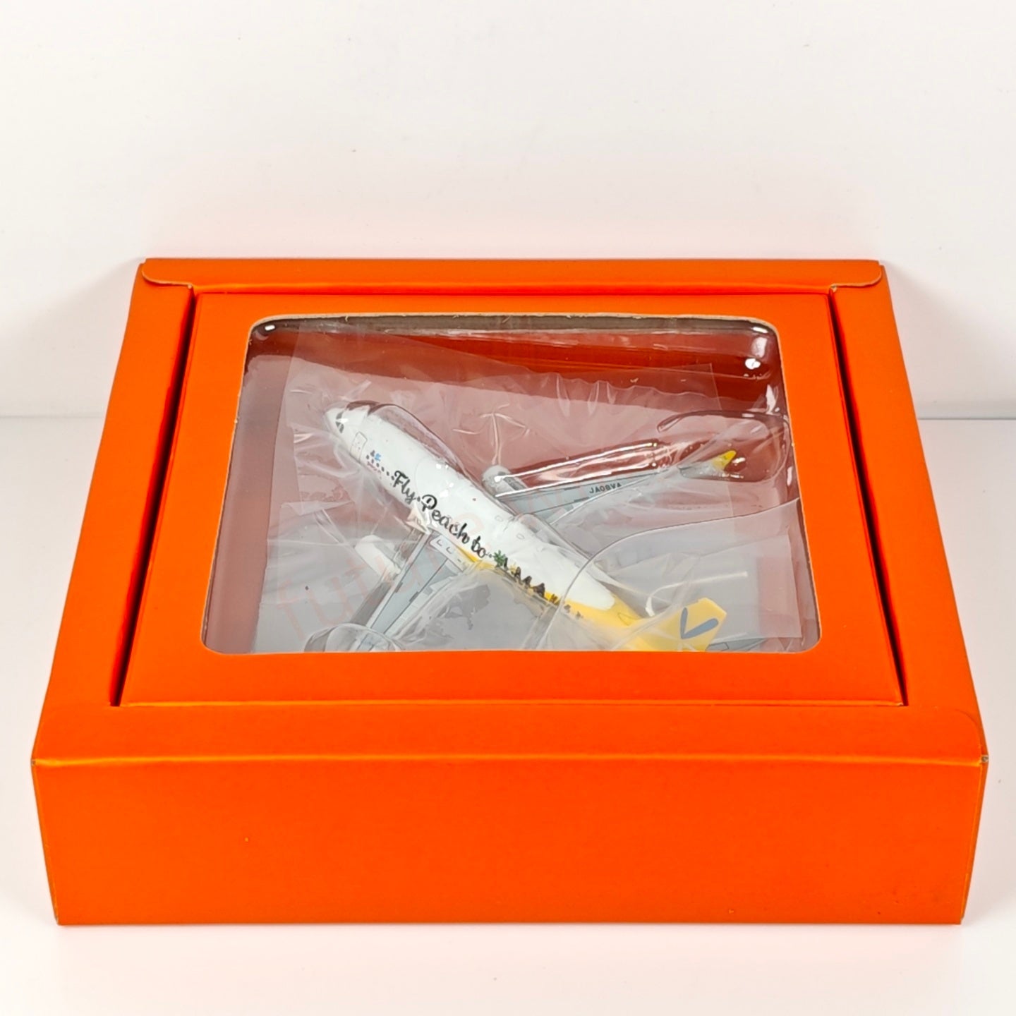 1:400 JC Wings EW4320014 Peach Air A320 JA08VA Aircraft Model+Free Tractor