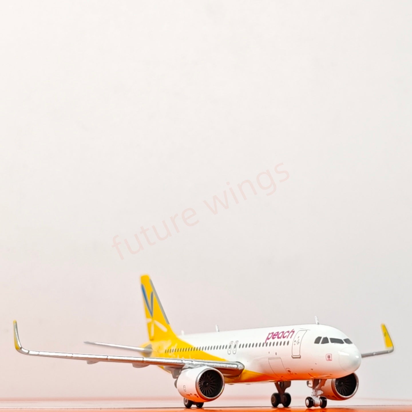 1:400 JC Wings EW4320014 Peach Air A320 JA08VA Aircraft Model+Free Tractor