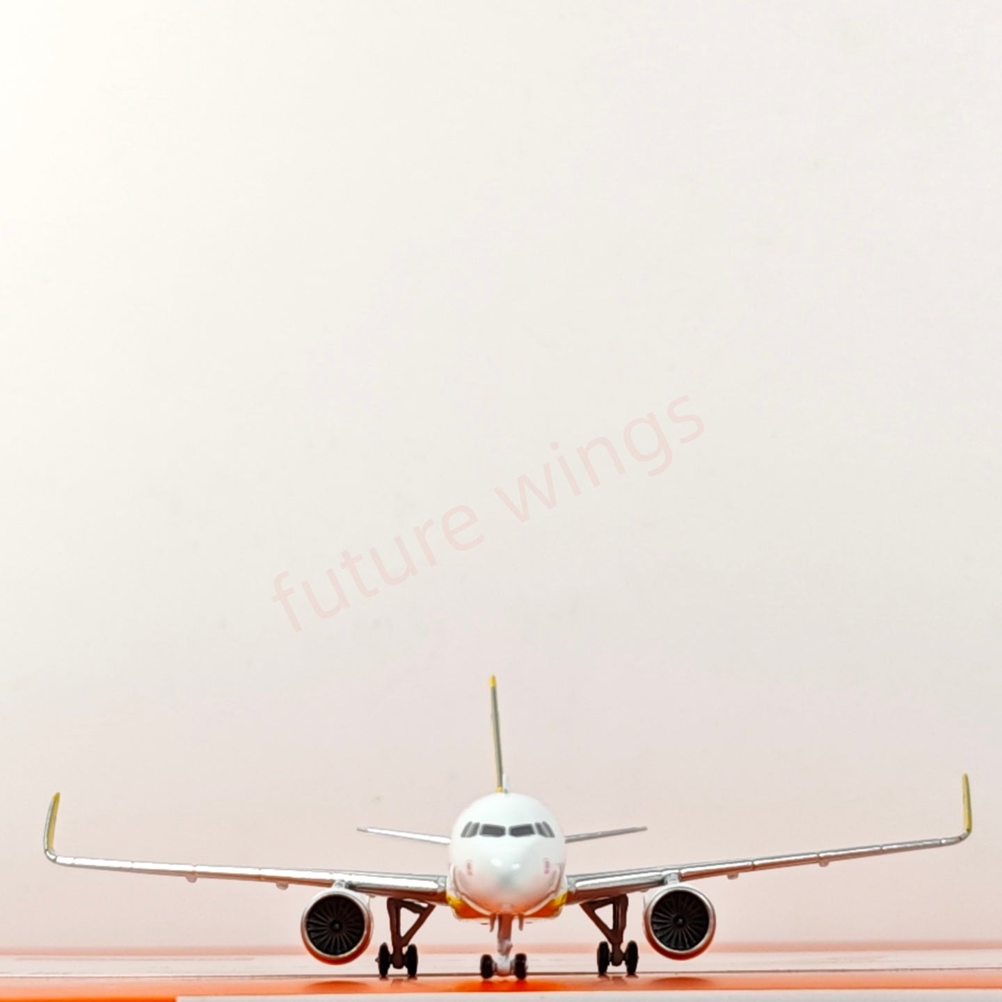 1:400 JC Wings EW4320014 Peach Air A320 JA08VA Aircraft Model+Free Tractor