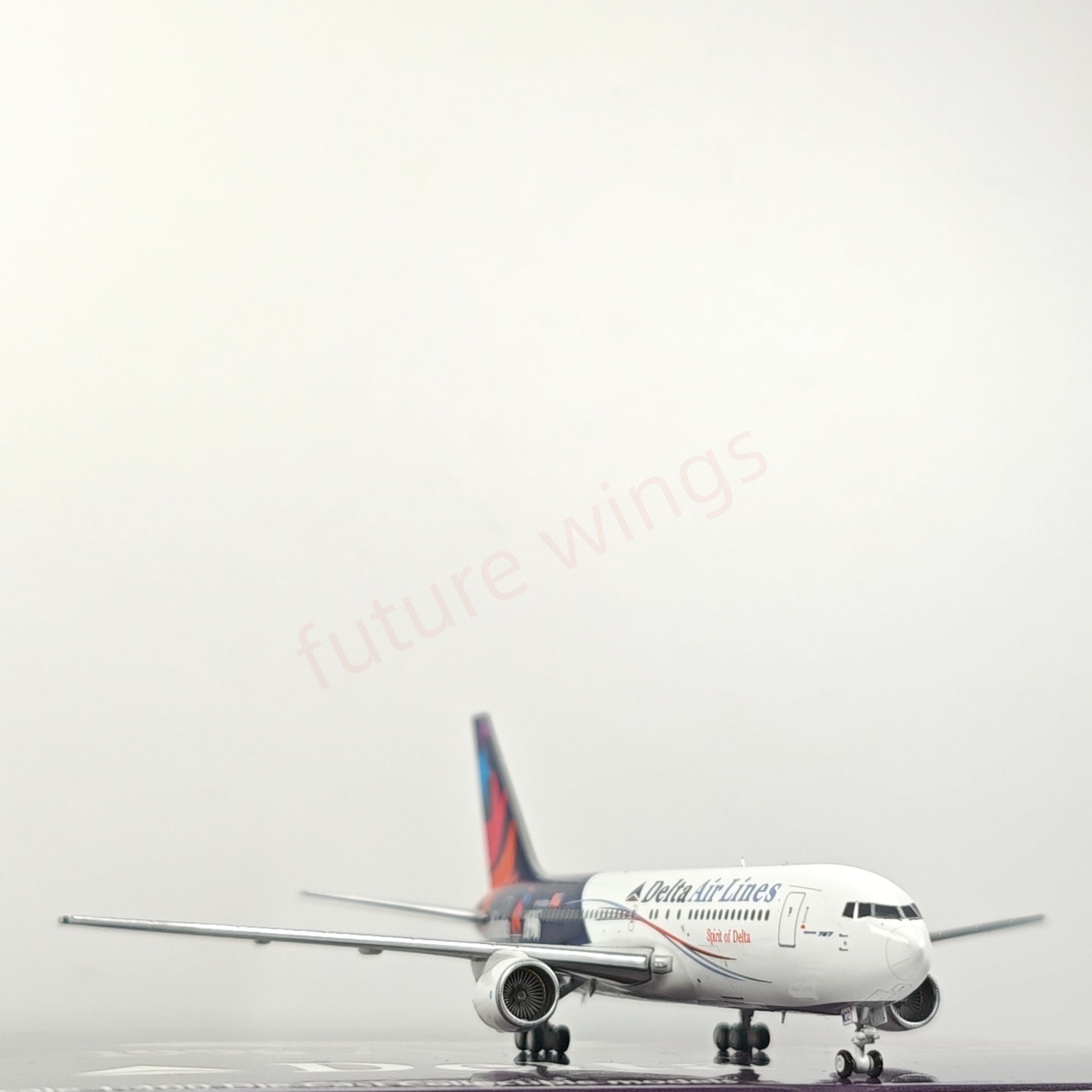 1:400 Z² Model Delta Airlines B767-200 N102DA Aircraft Model+Free Tractor