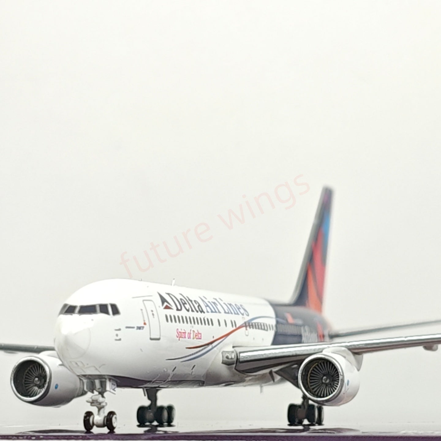 1:400 Z² Model Delta Airlines B767-200 N102DA Aircraft Model+Free Tractor