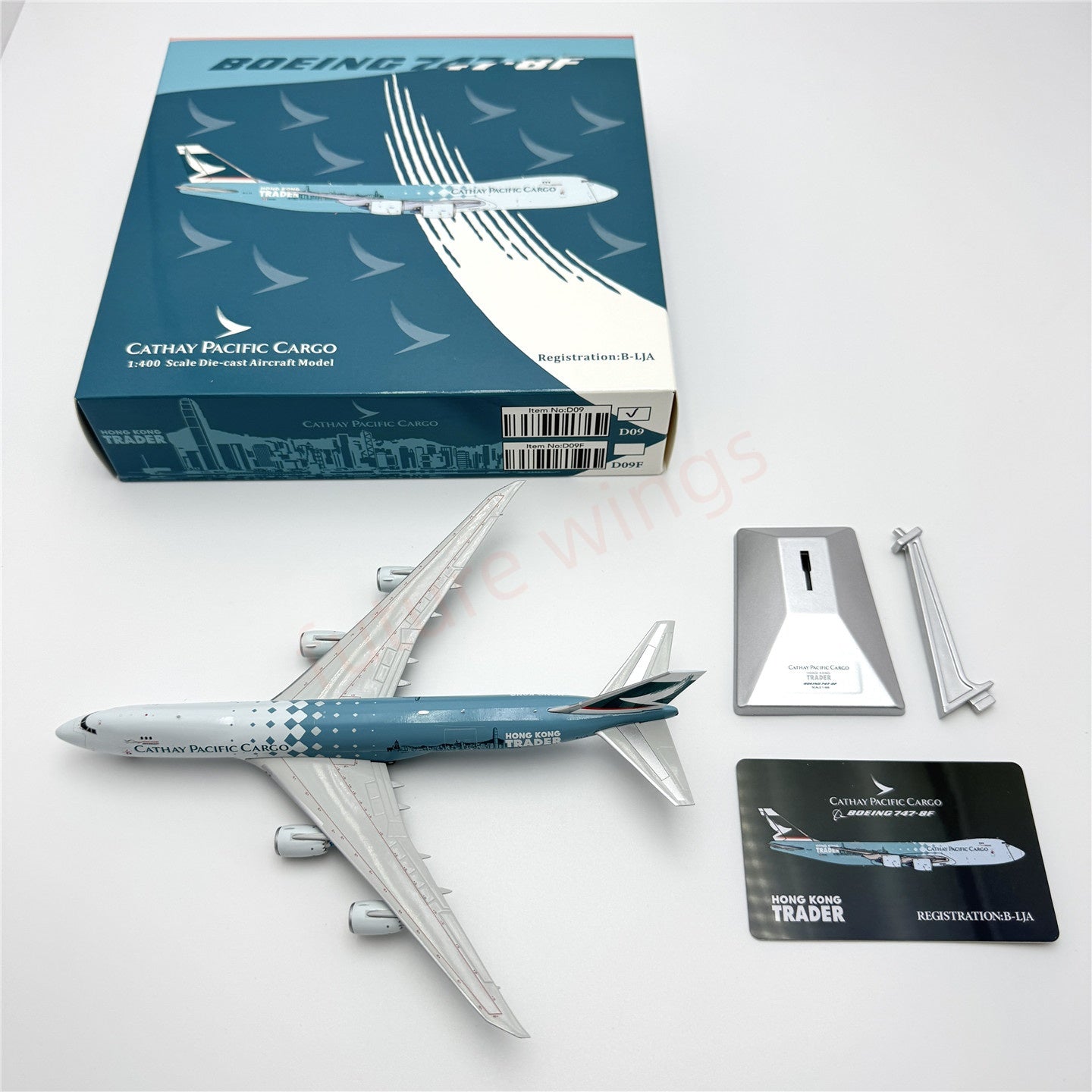 1:400 YY Wings Cathay Pacific B747-8F B-LJA Aircraft Model Free Tractor +Stand