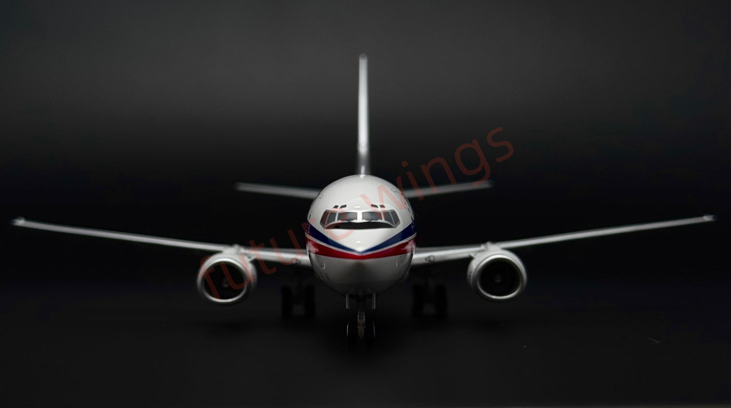 1:200 KJ Model(InFlight200) Wuhan Airlines B737-300 B-2918 Diecast Aircraft Model