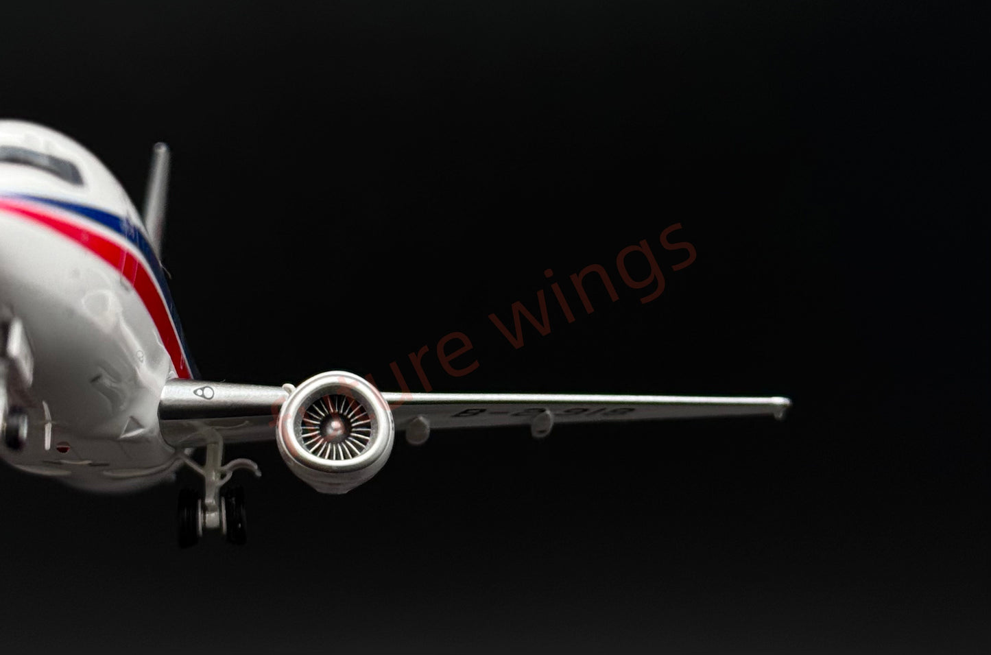 1:200 KJ Model(InFlight200) Wuhan Airlines B737-300 B-2918 Diecast Aircraft Model