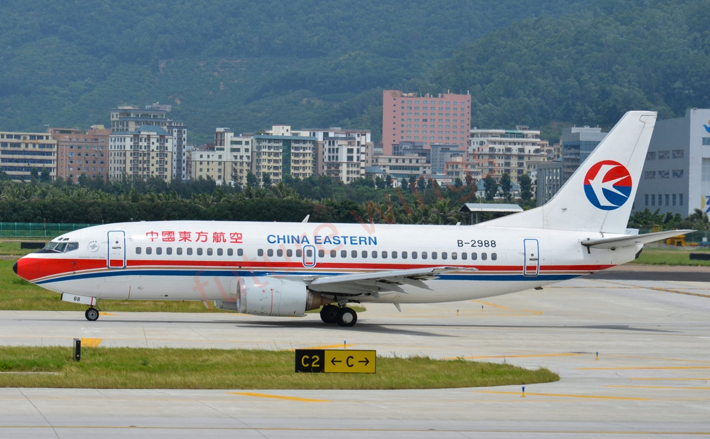 1:200 KJ Model(InFlight200)China Eastern Airlines B737-300 B-2988 Diecast Aircraft Model