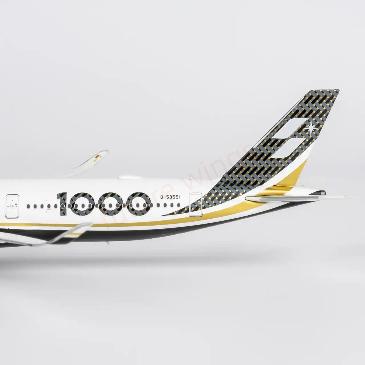 1:400 NG Models NG57025 StarLux Airlines A350-1000 B-58551 " "Luxury Package""Aircraft Model+Free Tractor