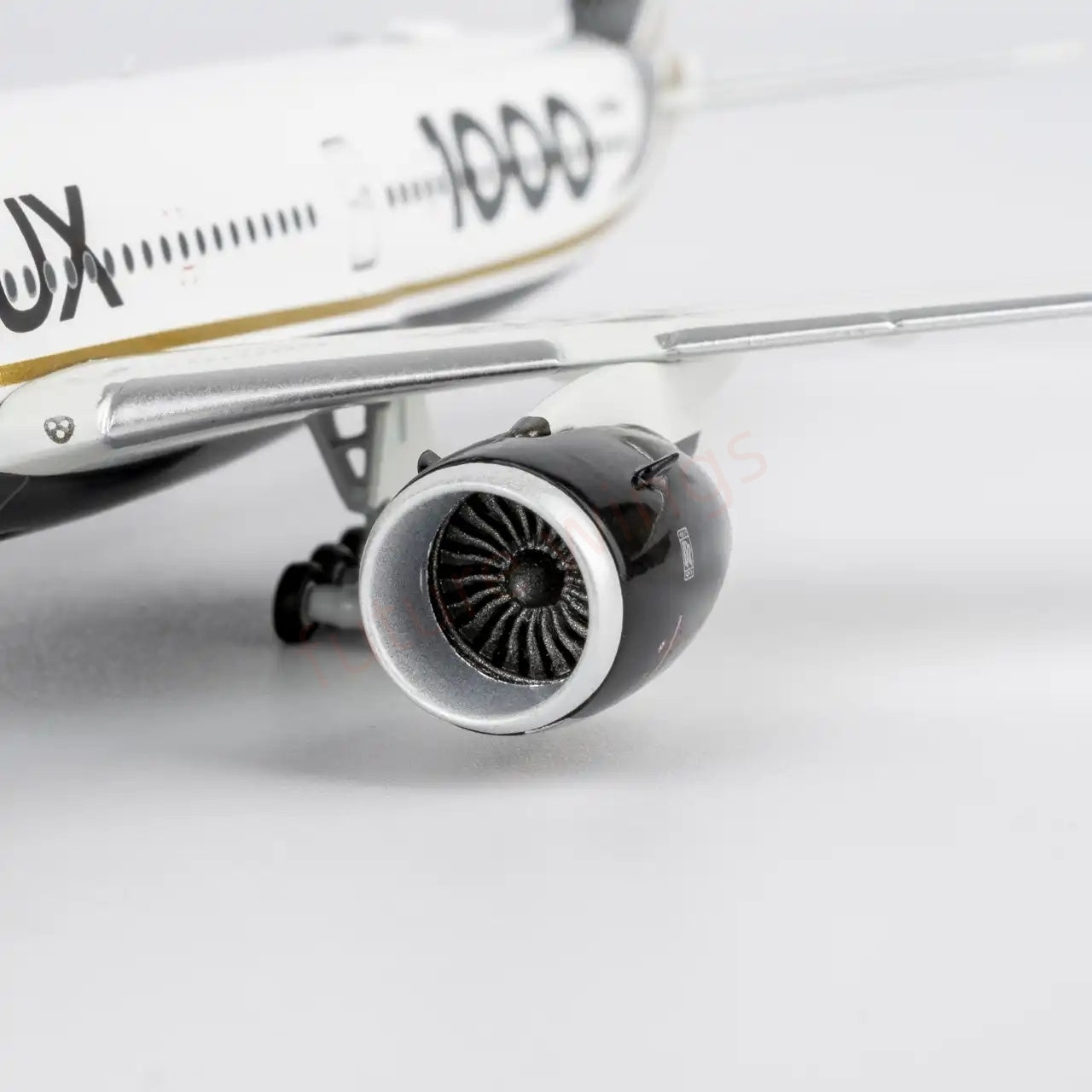 1:400 NG Models NG57025 StarLux Airlines A350-1000 B-58551 " "Luxury Package""Aircraft Model+Free Tractor