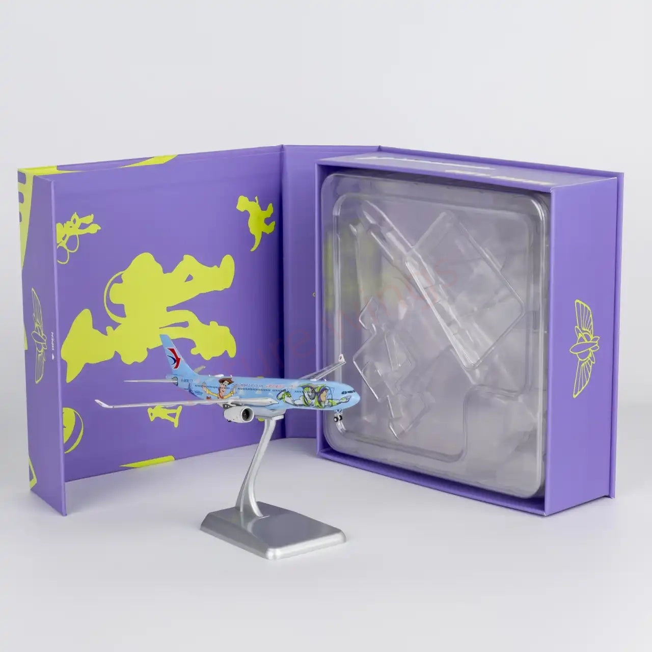 1:400 NG Models NG62079 China Eastern Airlines A330-300 B-5976 " "Luxury Package""Aircraft Model+Free Tractor