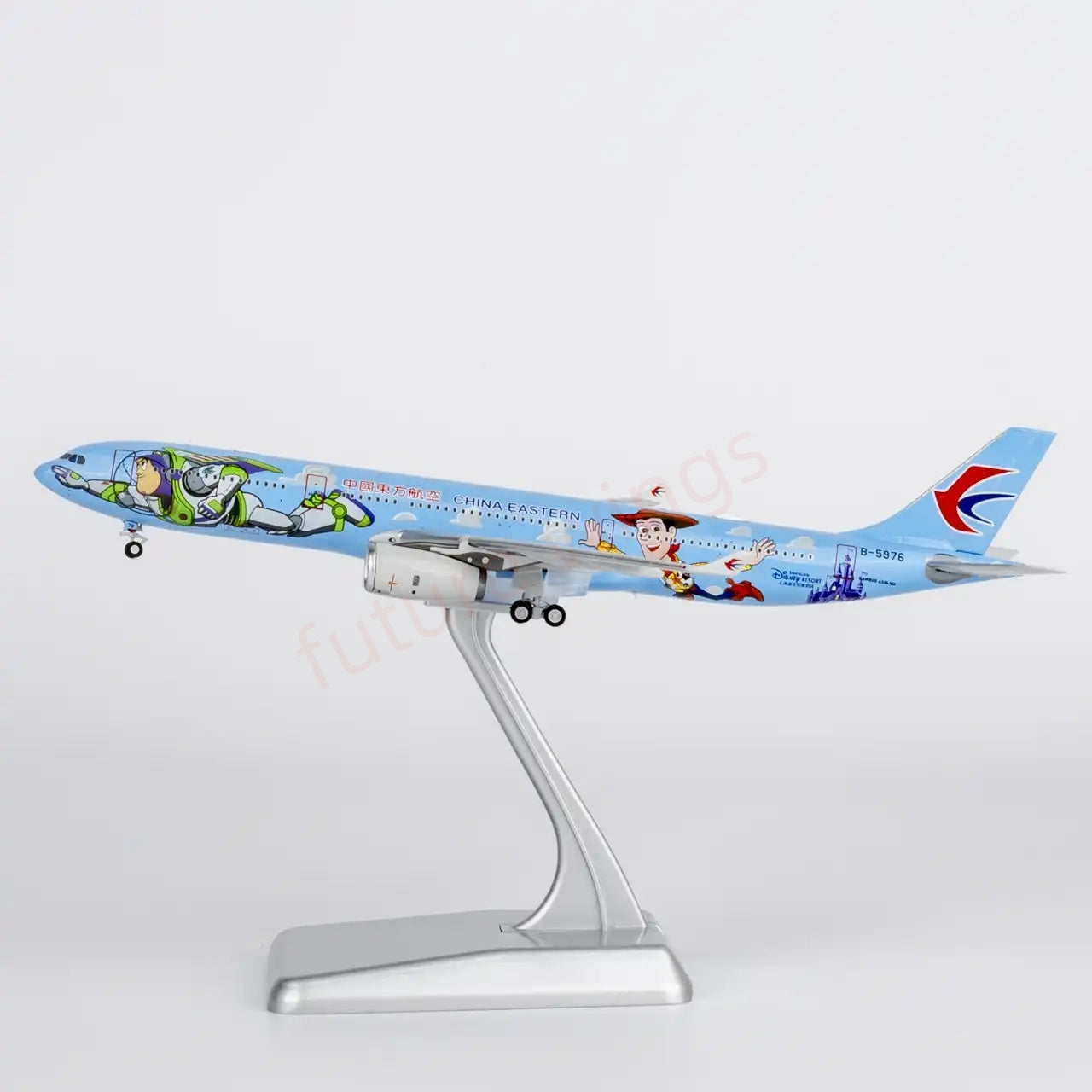 1:400 NG Models NG62079 China Eastern Airlines A330-300 B-5976 " "Luxury Package""Aircraft Model+Free Tractor