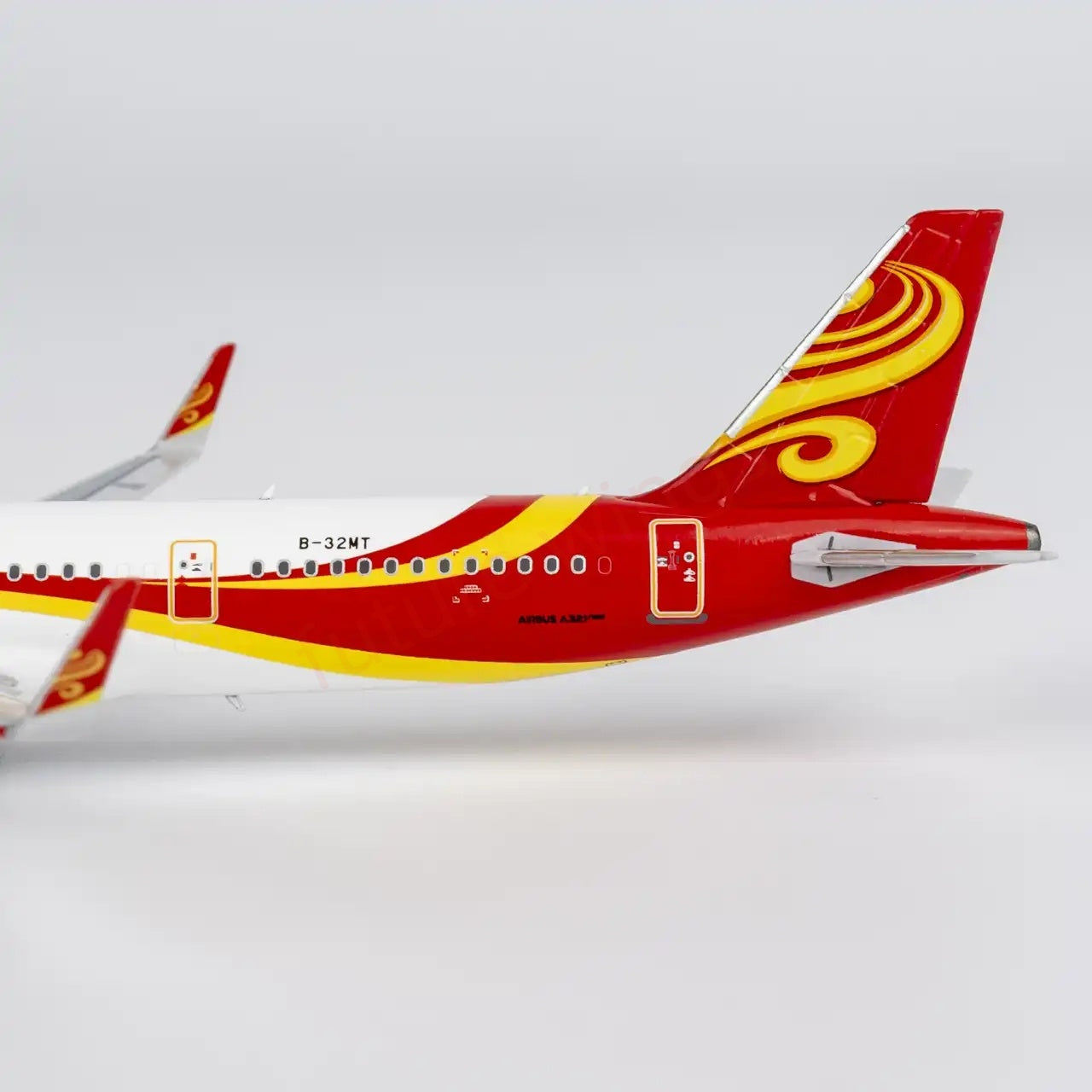 1:400 NG Models NG13136 Hainan Airlines A321neo B-32MT Aircraft Model+Free Tractor
