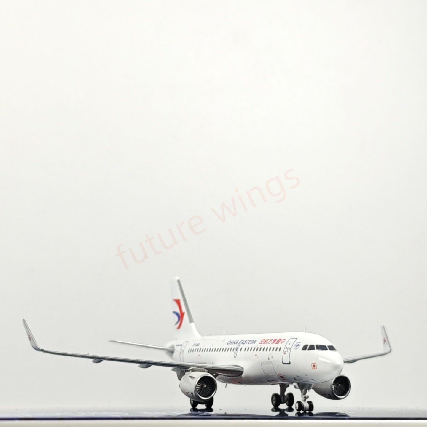 1:400 Geministar China Eastern Airlines A319 B-6466 Aircraft Model+Free Tractor