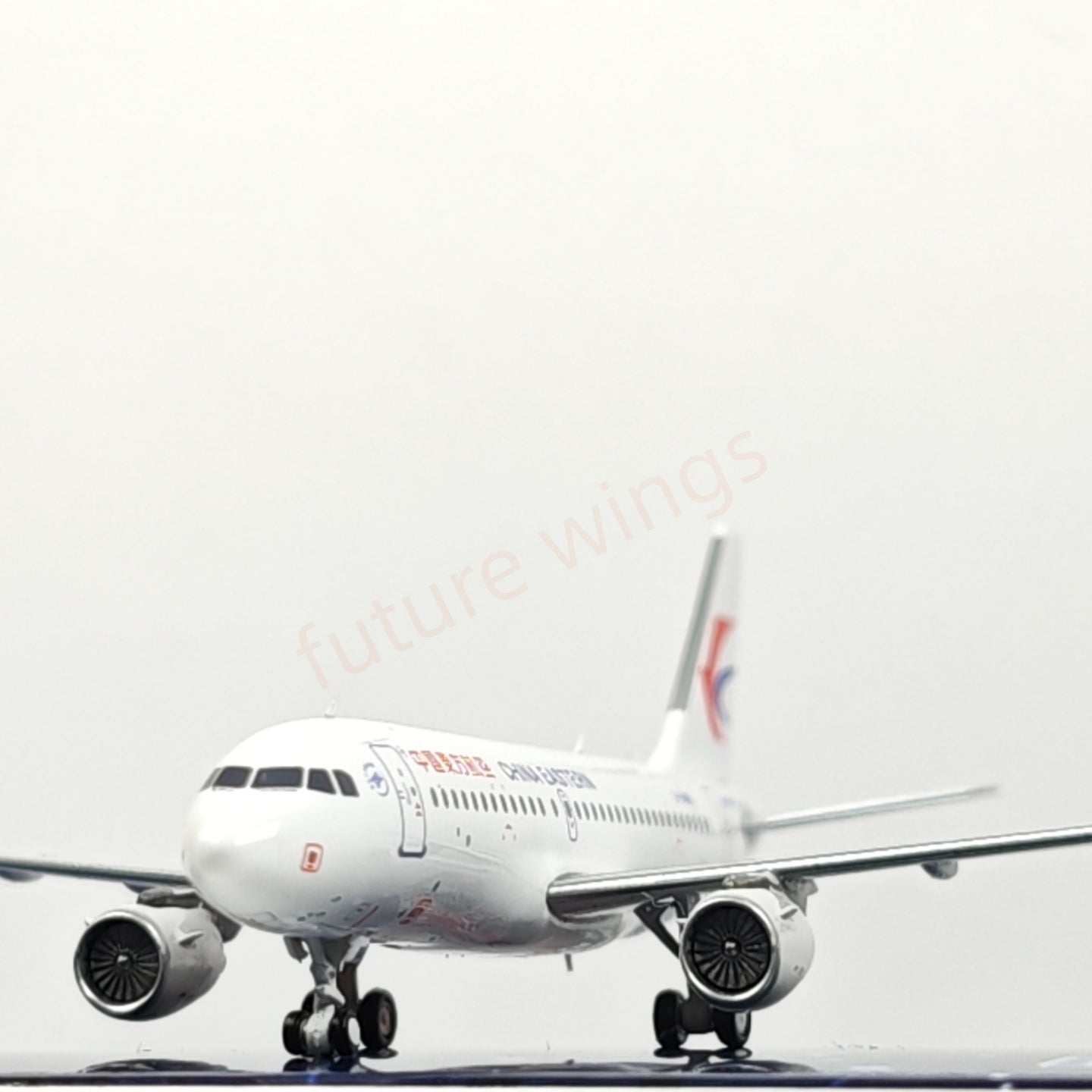 1:400 Geministar China Eastern Airlines A319 B-6466 Aircraft Model+Free Tractor