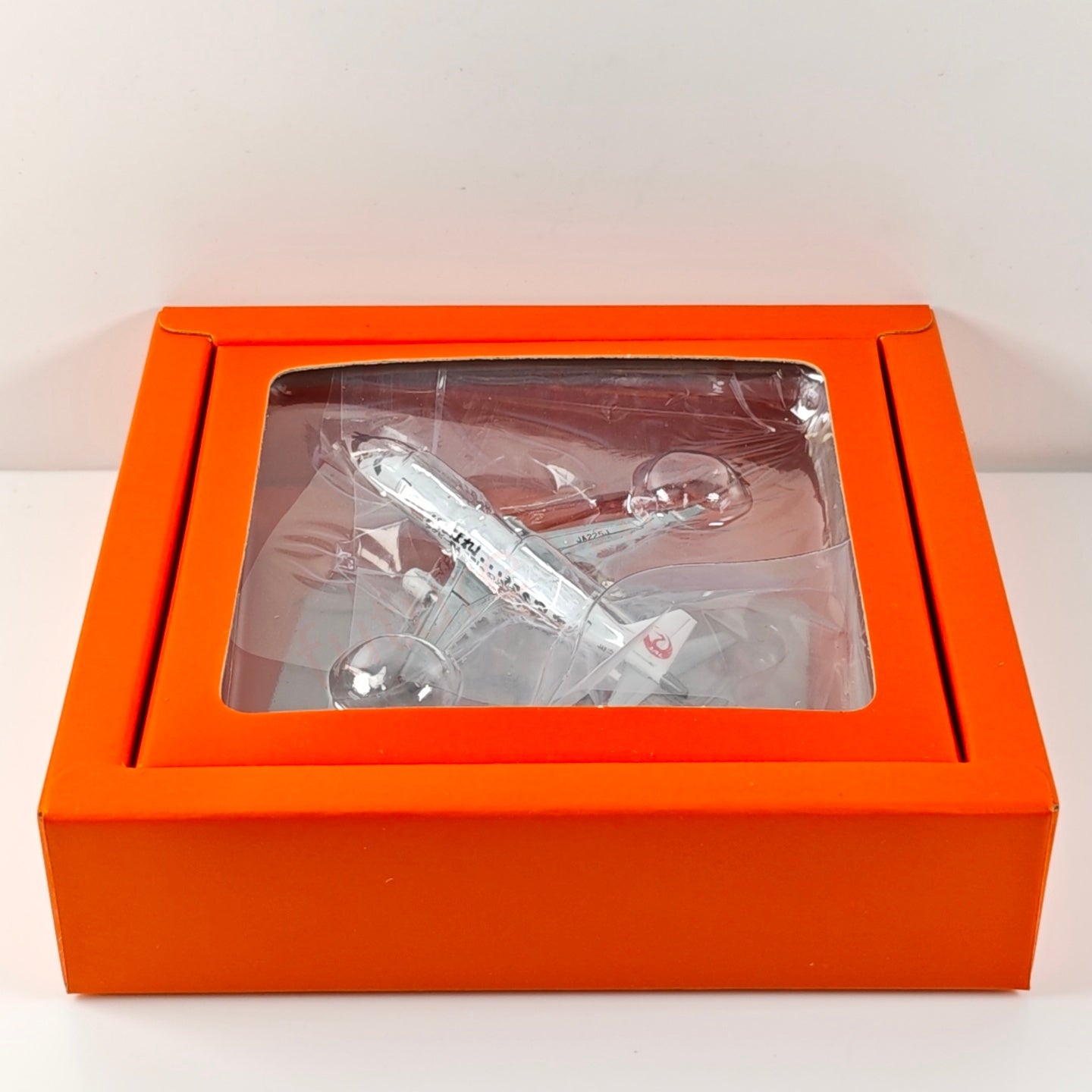 1:400 JC Wings EW4170006 Japan Airlines ERJ-170STD JA225J Aircraft Model+Free Tractor