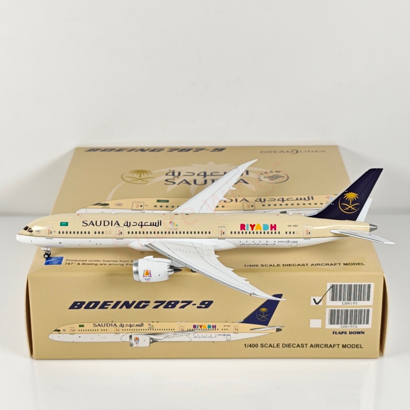 1:400 JC Wings LH4195 Saudi Arabian Airlines B787-9 HZ-ARC Aircraft Model+Free Tractor