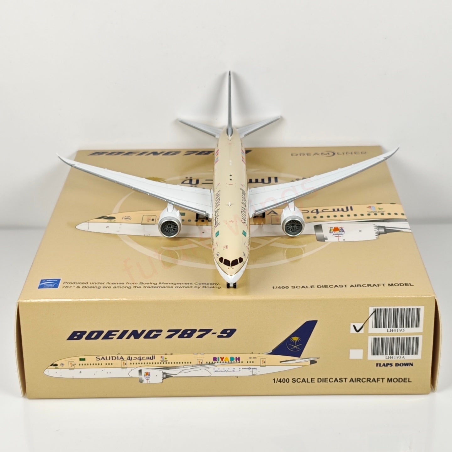 1:400 JC Wings LH4195 Saudi Arabian Airlines B787-9 HZ-ARC Aircraft Model+Free Tractor