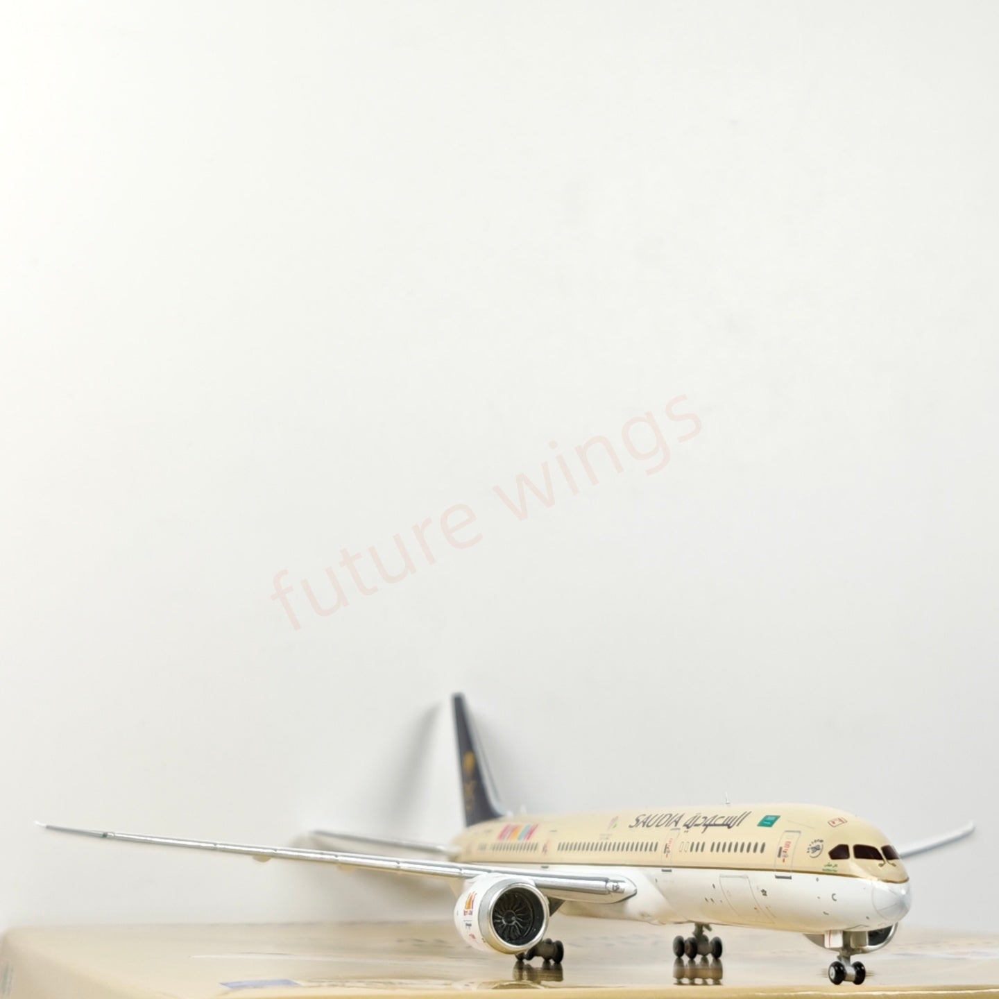 1:400 JC Wings LH4195 Saudi Arabian Airlines B787-9 HZ-ARC Aircraft Model+Free Tractor