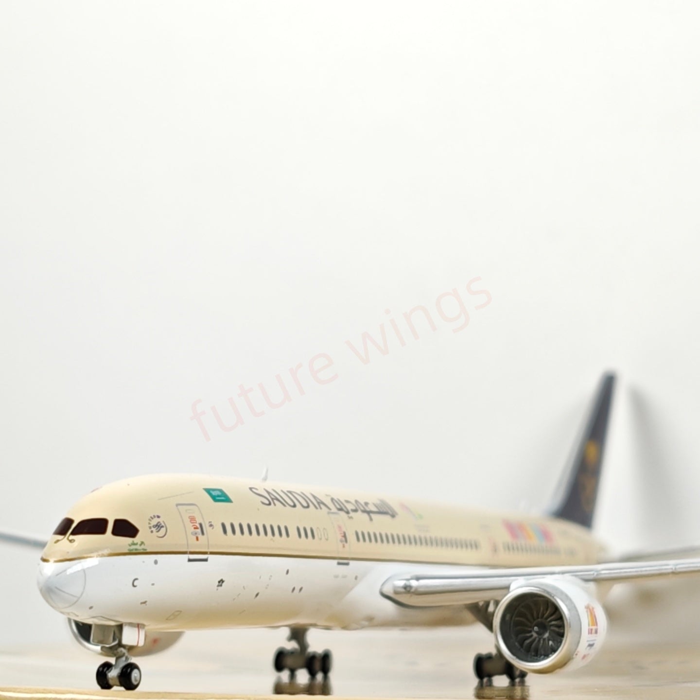 1:400 JC Wings LH4195 Saudi Arabian Airlines B787-9 HZ-ARC Aircraft Model+Free Tractor
