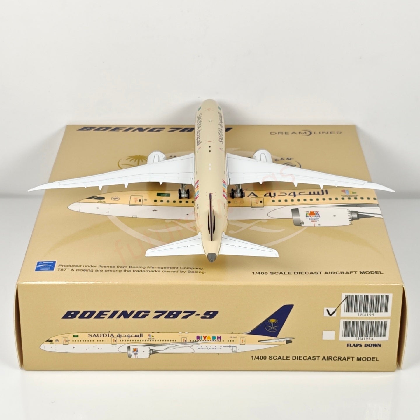 1:400 JC Wings LH4195 Saudi Arabian Airlines B787-9 HZ-ARC Aircraft Model+Free Tractor