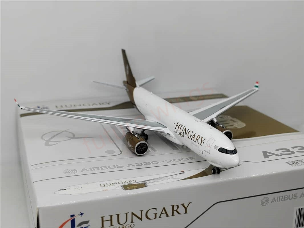 1:400 JC Wings LH4268 Hungary Air Cargo A330-200F HA-LHU Aircraft Model+Free Tractor
