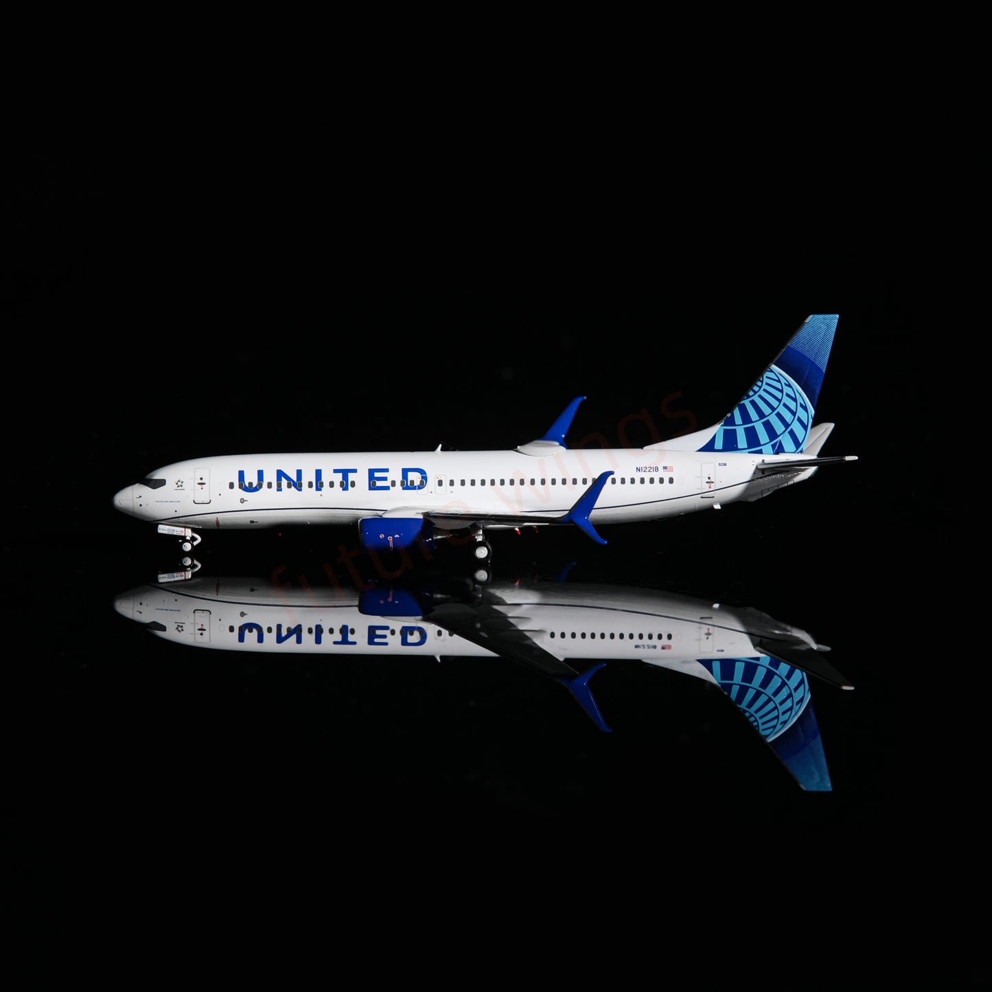 1:400 AeroPolaris United Airlines B737-800 N12218 Aircraft Model+Free Tractor