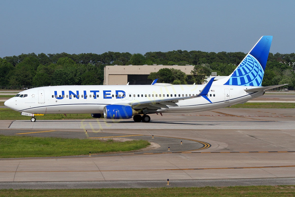 1:400 AeroPolaris United Airlines B737-800 N77520 Aircraft Model+Free Tractor