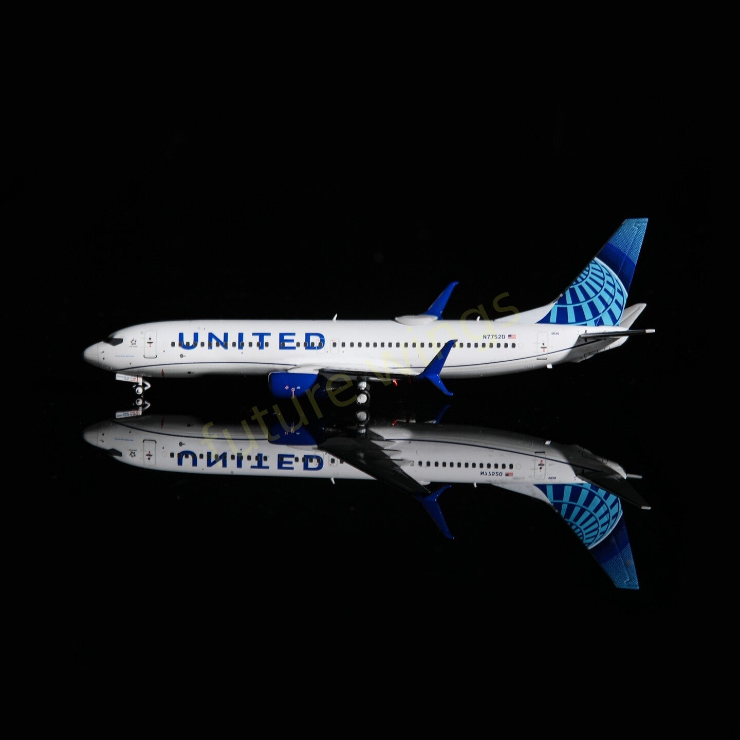 1:400 AeroPolaris United Airlines B737-800 N77520 Aircraft Model+Free Tractor
