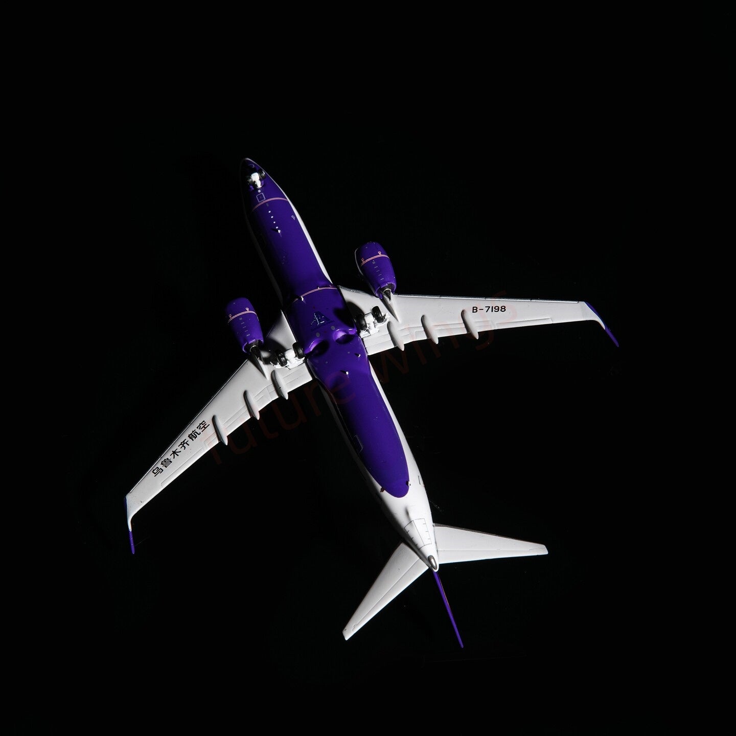 1:400 AeroPolaris Urumqi Air B737-800 B-7198 Aircraft Model+Free Tractor