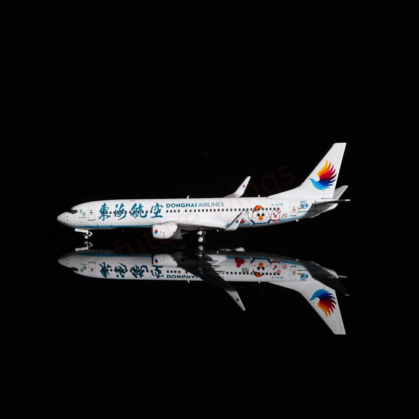 1:400 AeroPolaris DongHai Airlines B737-800 B-227N Aircraft Model+Free Tractor