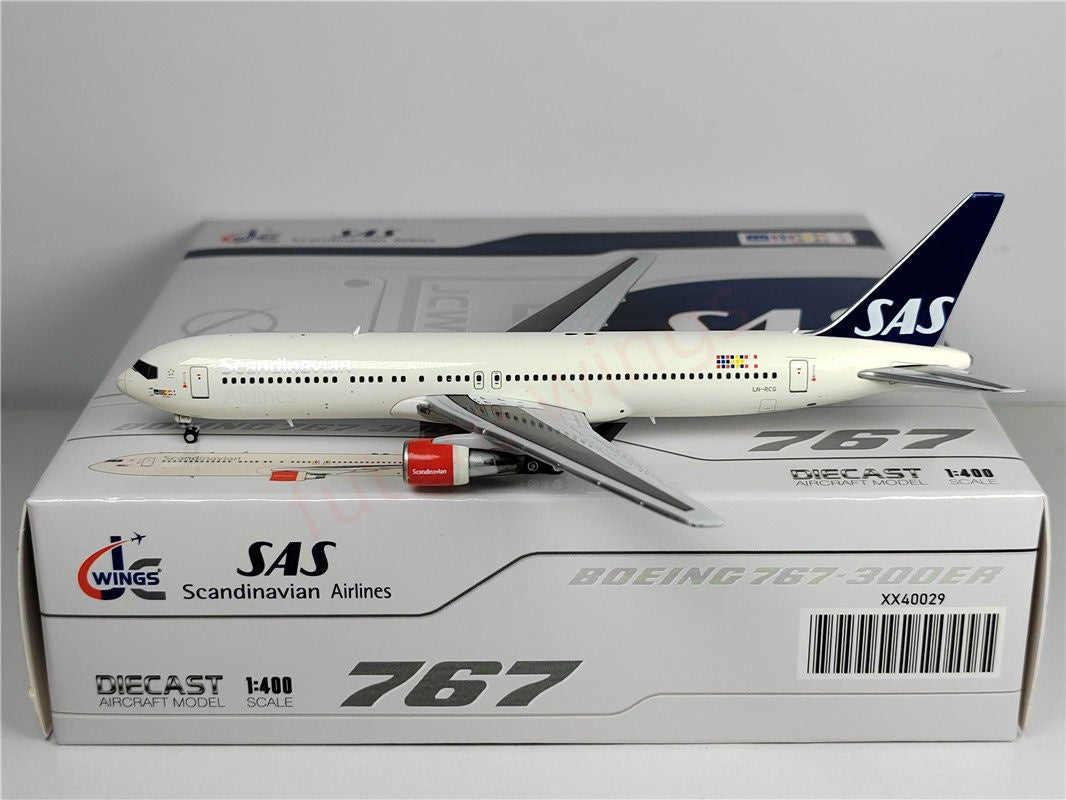 1:400 JC Wings XX40029 SAS B767-300 LN-RCG Aircraft Model+Free Tractor
