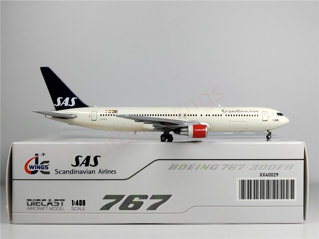 1:400 JC Wings XX40029 SAS B767-300 LN-RCG Aircraft Model+Free Tractor