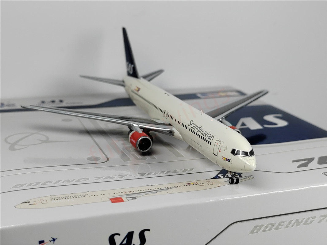 1:400 JC Wings XX40029 SAS B767-300 LN-RCG Aircraft Model+Free Tractor