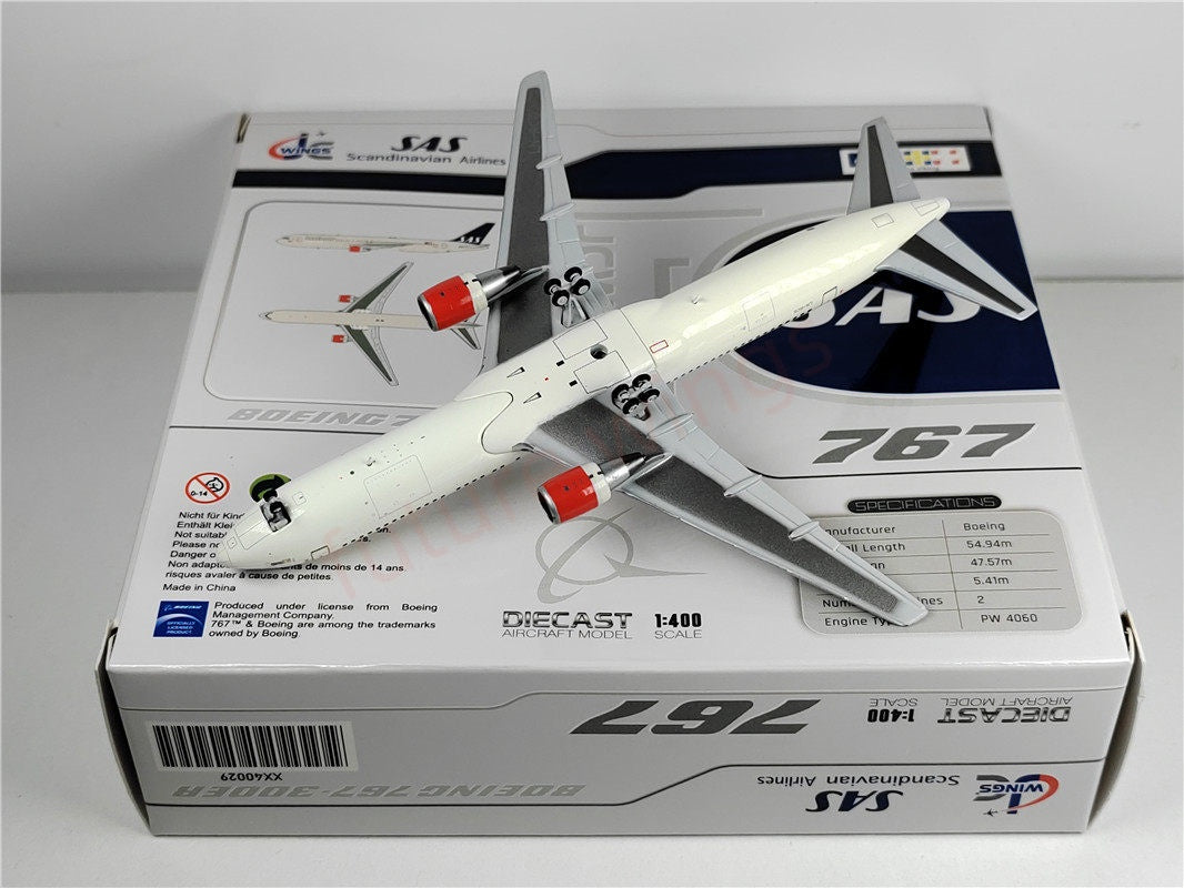 1:400 JC Wings XX40029 SAS B767-300 LN-RCG Aircraft Model+Free Tractor