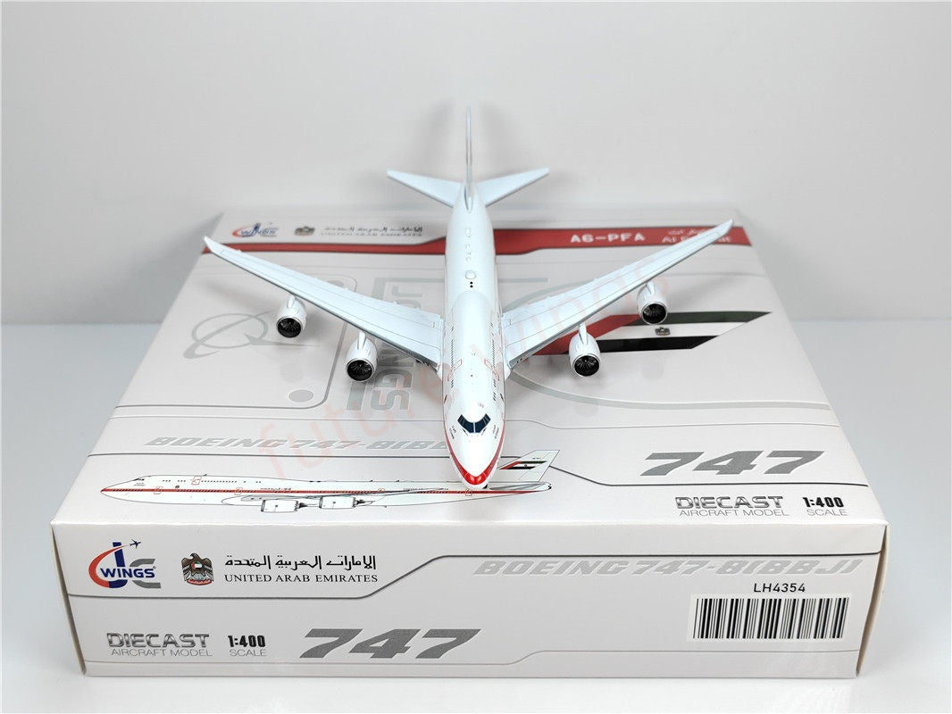 1:400 JC Wings LH4354 UAE B747-8 BBJ Aircraft Model+Free Tractor