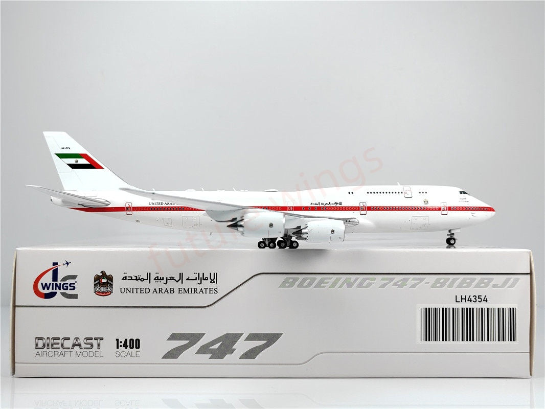 1:400 JC Wings LH4354 UAE B747-8 BBJ Aircraft Model+Free Tractor