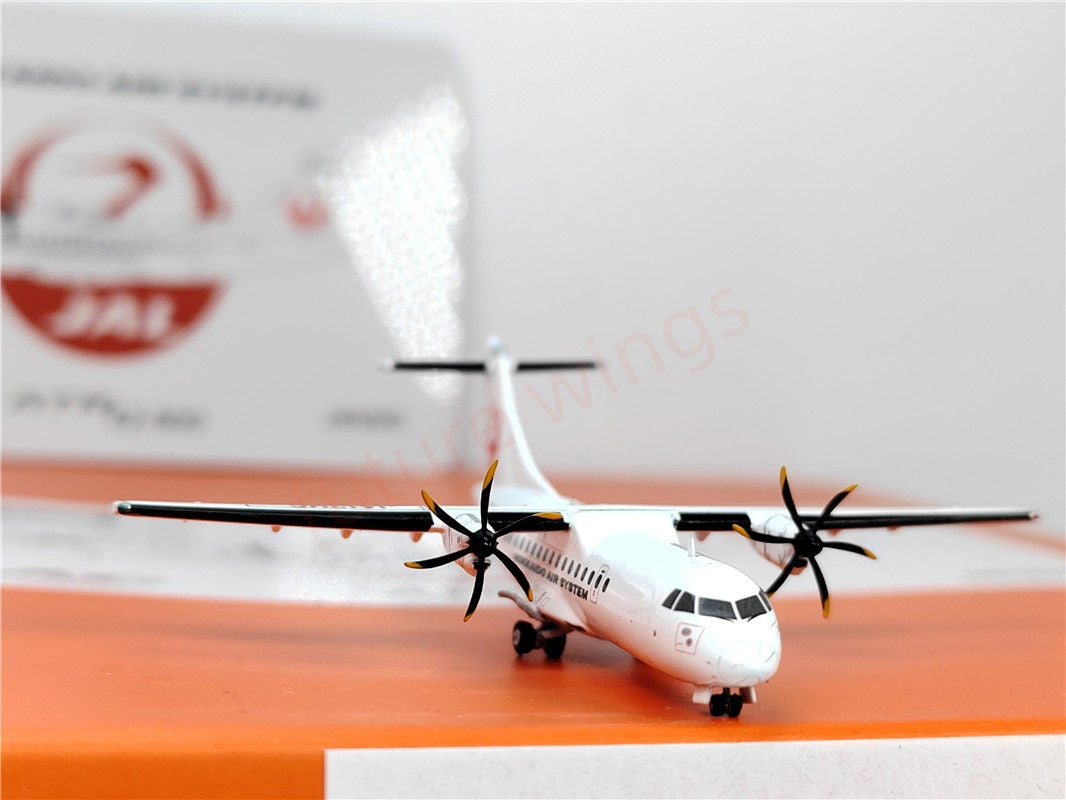 1:400 JC Wings EW4AT4005 Japan Airlines JAL ATR-42 JA12HC Aircraft Model+Free Tractor