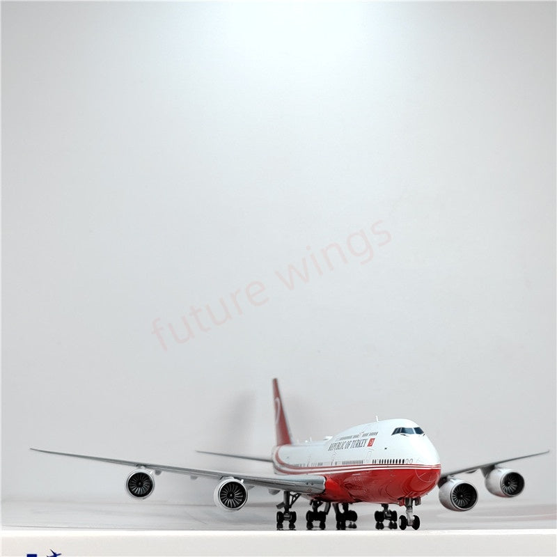1:400 JC Wings LH4346 Turkey Gov B747-8 TC-TRK Aircraft Model+Free Tractor