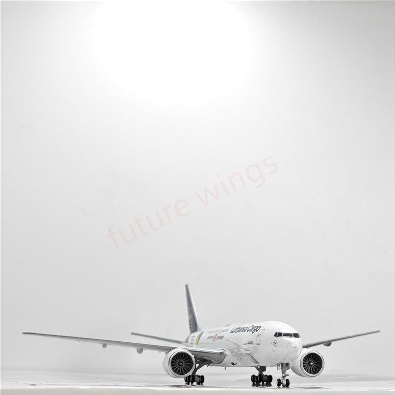 1:400 JC Wings XX40226C Lufthansa Airlines B777-200F D-ALFG Aircraft Model+Free Tractor