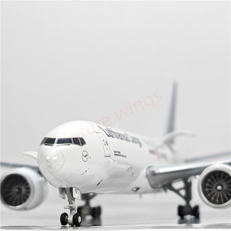 1:400 JC Wings XX40226C Lufthansa Airlines B777-200F D-ALFG Aircraft Model+Free Tractor