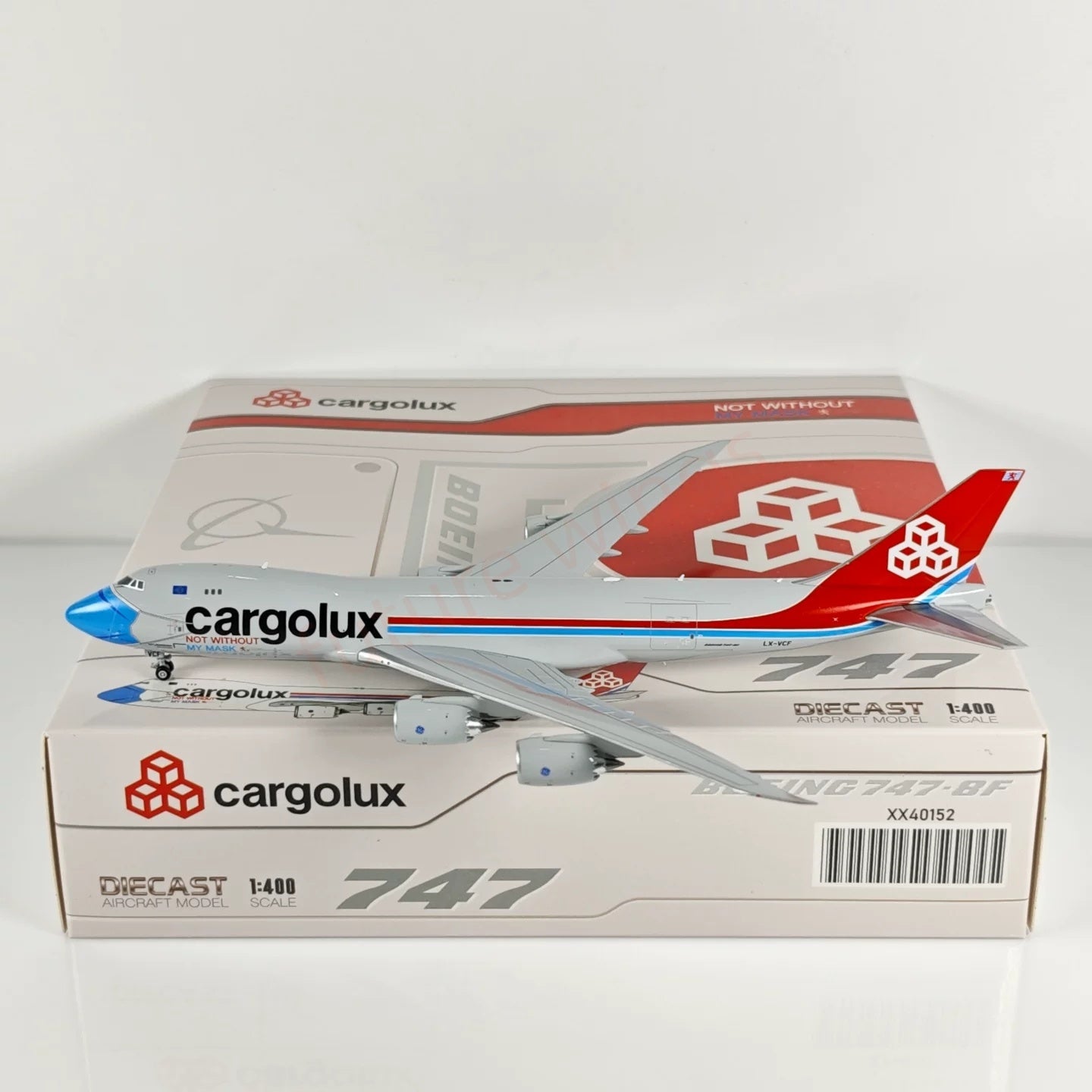 1:400 JC Wings XX40152 Cargolux B747-8F LX-VCF Aircraft Model+Free Tractor