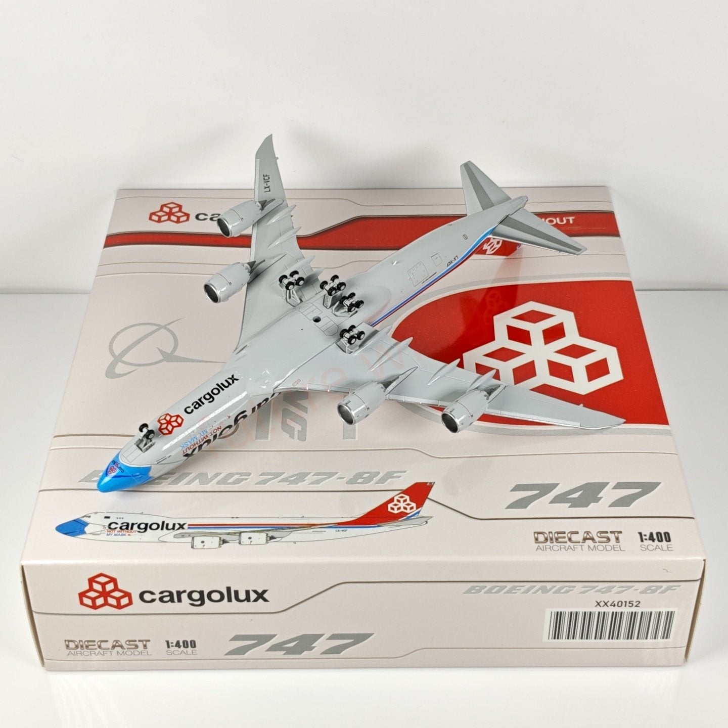 1:400 JC Wings XX40152 Cargolux B747-8F LX-VCF Aircraft Model+Free Tractor