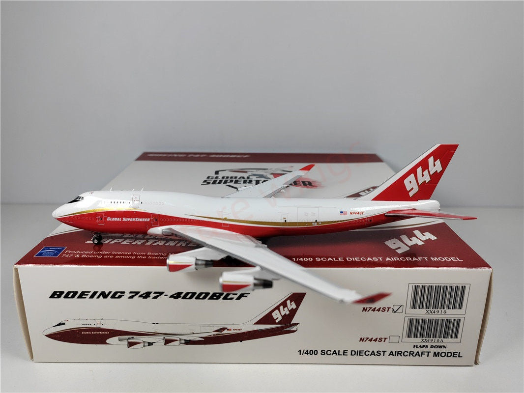 1:400 JC Wings XX4910 Global Super Tanker B747-400 N744ST Aircraft Model+Free Tractor