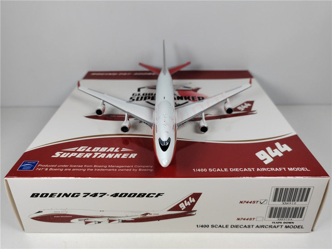 1:400 JC Wings XX4910 Global Super Tanker B747-400 N744ST Aircraft Model+Free Tractor