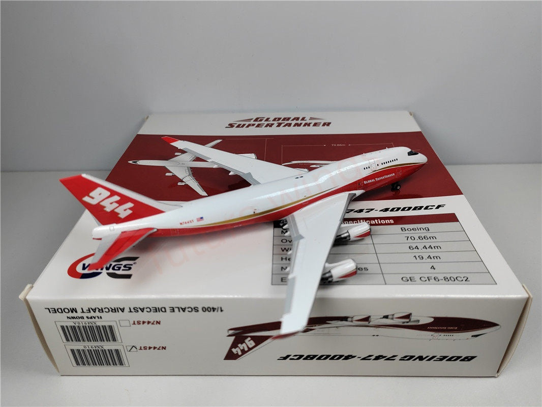 1:400 JC Wings XX4910 Global Super Tanker B747-400 N744ST Aircraft Model+Free Tractor