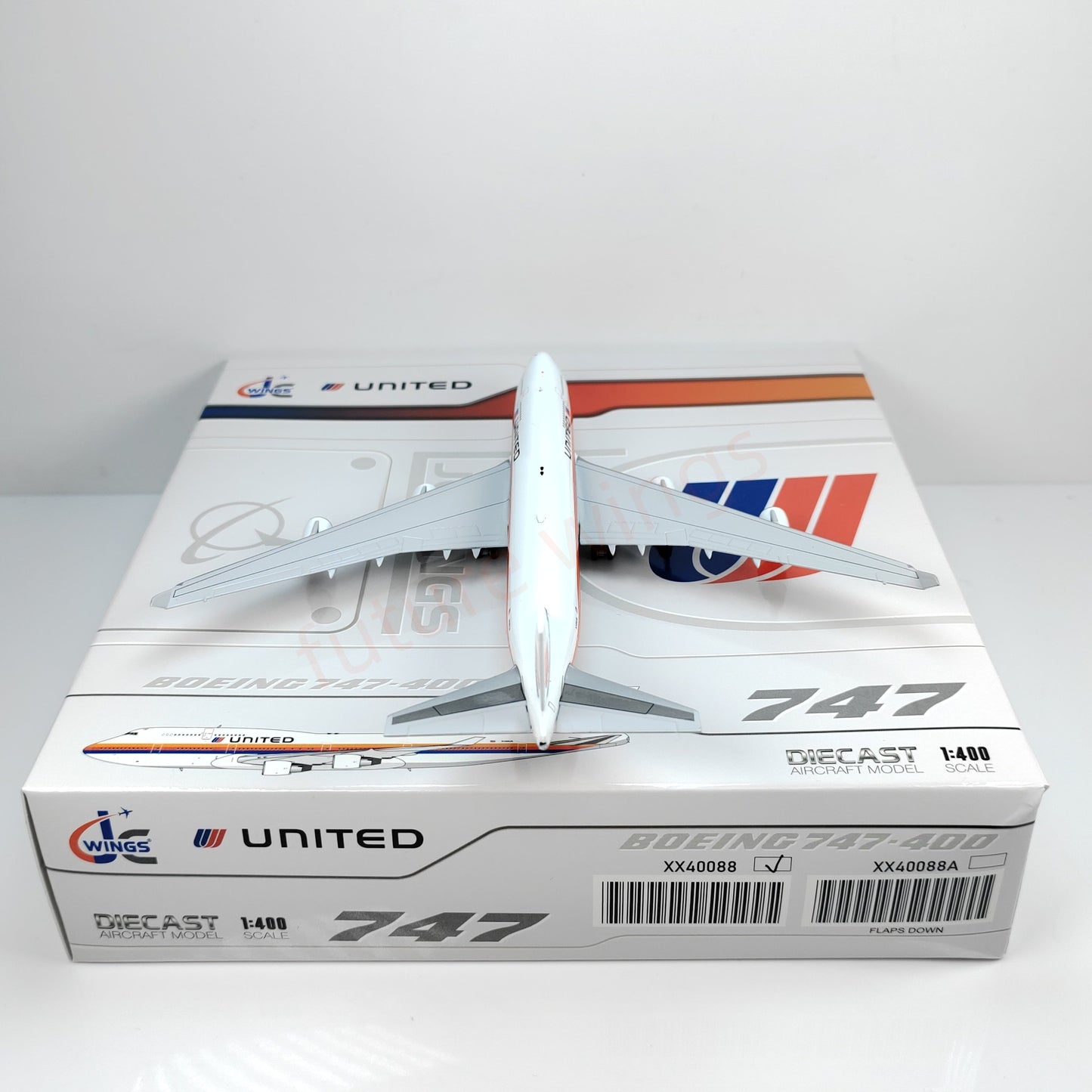 1:400 JC Wings XX40088 United Airlines B747-400 N185UA Aircraft Model+Free Tractor