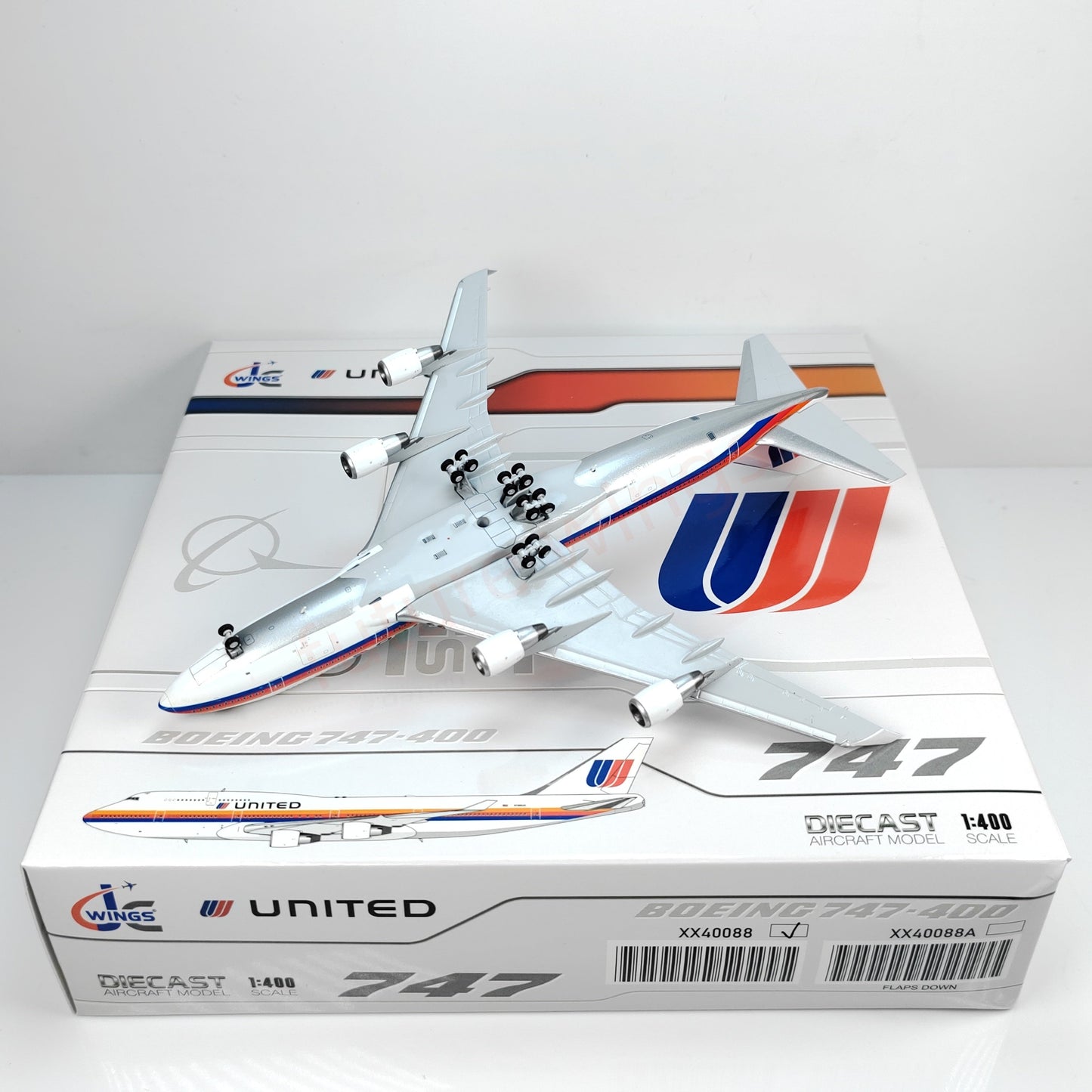 1:400 JC Wings XX40088 United Airlines B747-400 N185UA Aircraft Model+Free Tractor