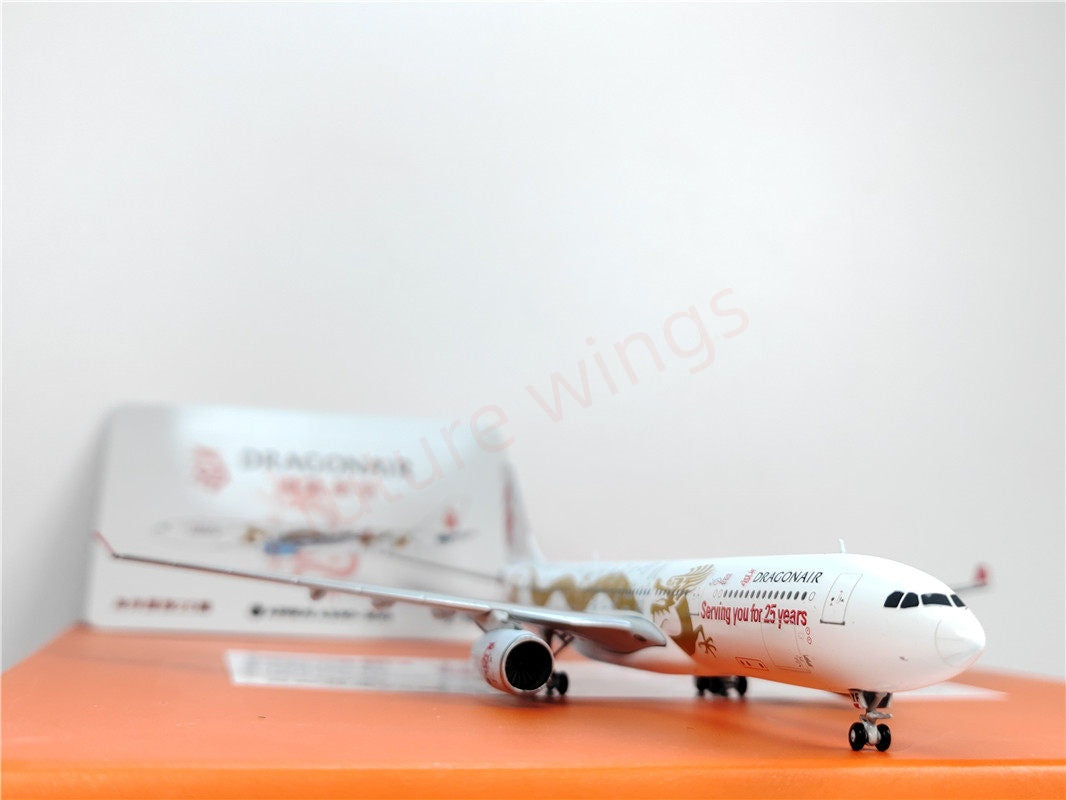 1:400 JC Wings EW4333009 Cathay Dragon A330-300 B-HYF Aircraft Model+Free Tractor
