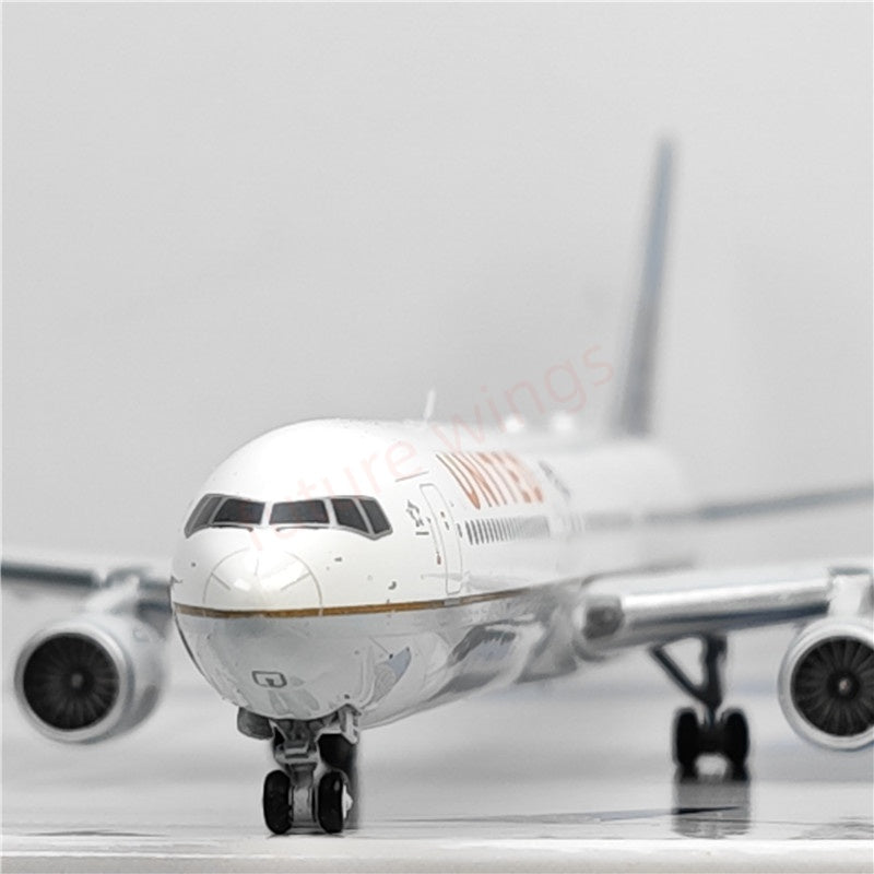 1:400 JC Wings LH4367 United Airlines B767-400ER N76064 Aircraft Model+Free Tractor