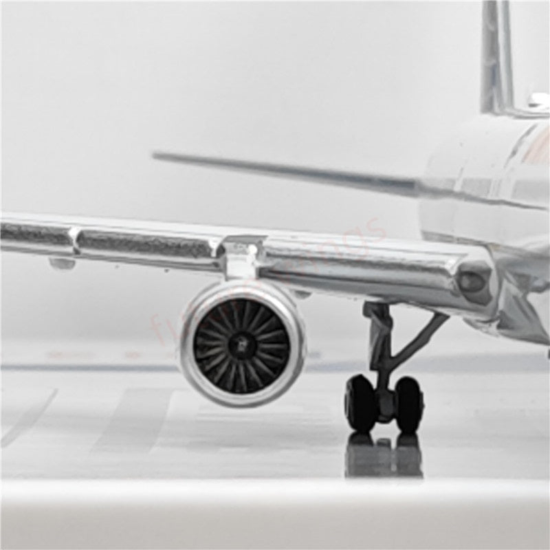 1:400 JC Wings LH4367 United Airlines B767-400ER N76064 Aircraft Model+Free Tractor